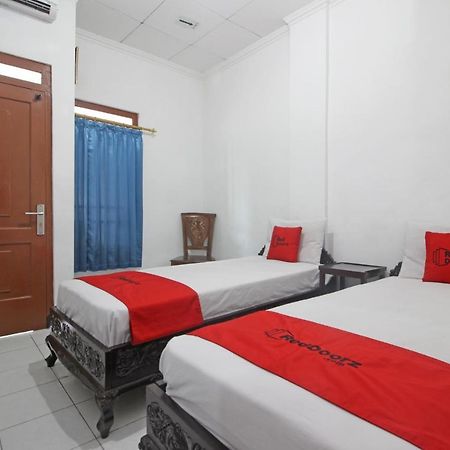 Reddoorz Plus @ Taman Siswa 3 Джок'якарта Екстер'єр фото