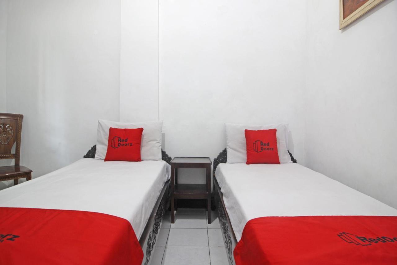 Reddoorz Plus @ Taman Siswa 3 Джок'якарта Екстер'єр фото