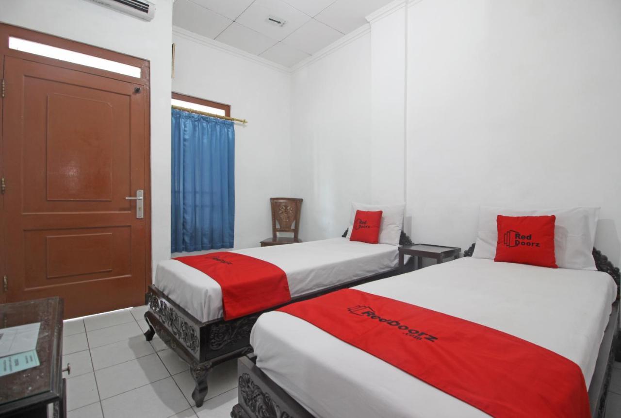 Reddoorz Plus @ Taman Siswa 3 Джок'якарта Екстер'єр фото